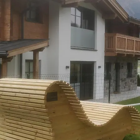 Cozy Chalet Near Ski Area In * Piesendorf